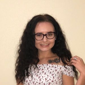 Meet your Posher, Alexis